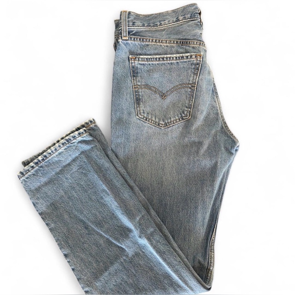 Levi’s Low Pro Straight Jeans Size 26 (W26)
Description: